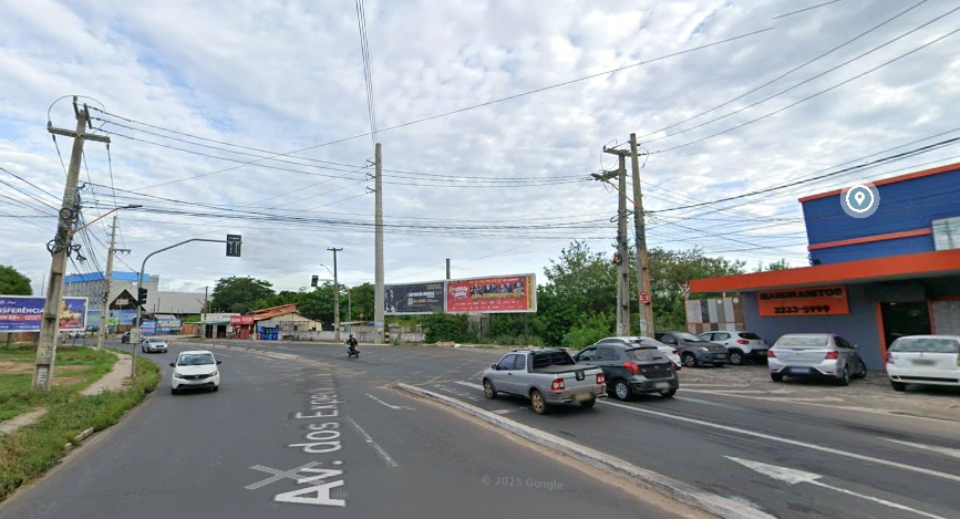 Avenida dos Expedicionários, no cruzamento com a Avenida Fernando Pires Leal.