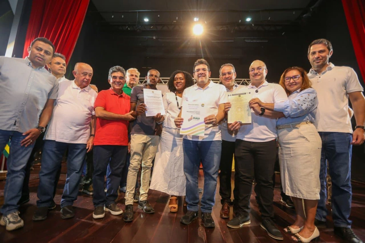 Entrega de títulos em Oeiras