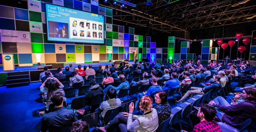 Evento reúne palestras, oficinas e painéis sobre IA, robótica e empreendedorismo no Centro de Convenções
