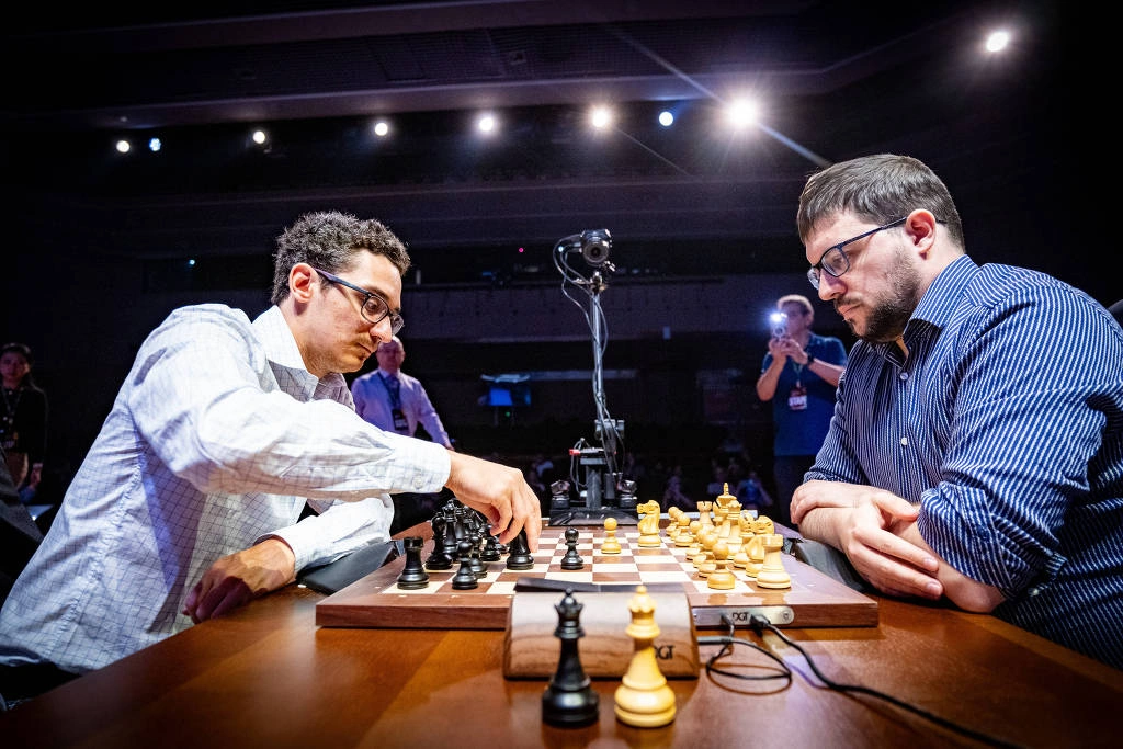 Fabiano Caruana (à esq.) e Maxime Vachier-Lagrave durante as finais do GCT, no WTC, em São Paulo