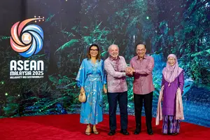 Lula ao lado de Janja, do premiê da Malásia, Anwar Ibrahim, e da primeira-dama do país asiático, Wan Azizah Wan Ismail (Foto: Ricardo Stuckert / PR)