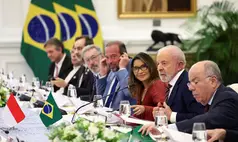 Lula confirma disputa de quarto mandato em viagem à Indonésia