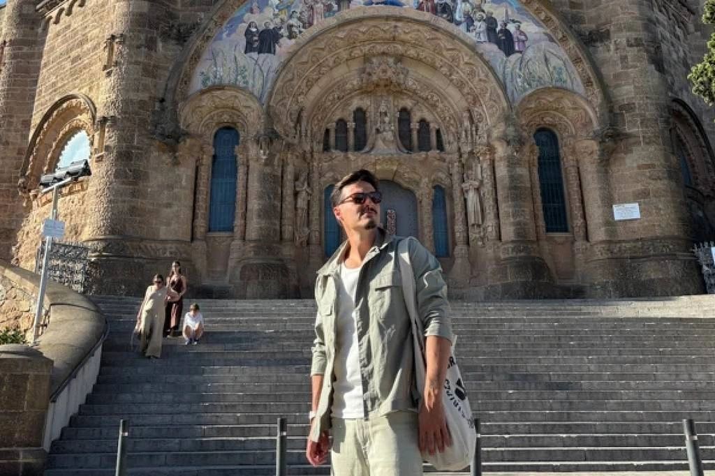 O bibliotecário Lucas Carrera, 37, deixou Lisboa depois de sete anos e escolheu a cidade de Barcelona, na Espanha