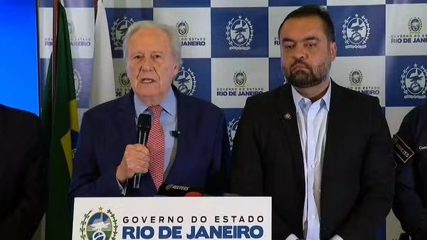 O governador do Rio de Janeiro, Cláudio Castro, e o ministro da Justiça e Segurança Pública do Brasil, Ricardo Lewandowski, concedem coletiva
