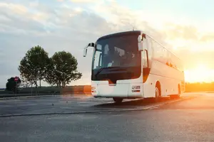 Ônibus estacionado (Foto: Reprodução)