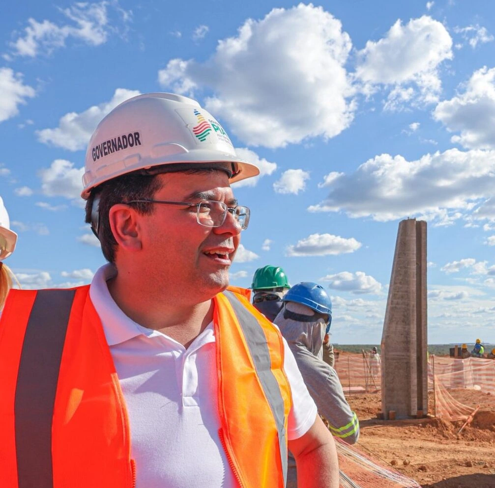 Rafael Fonteles em visita a obras