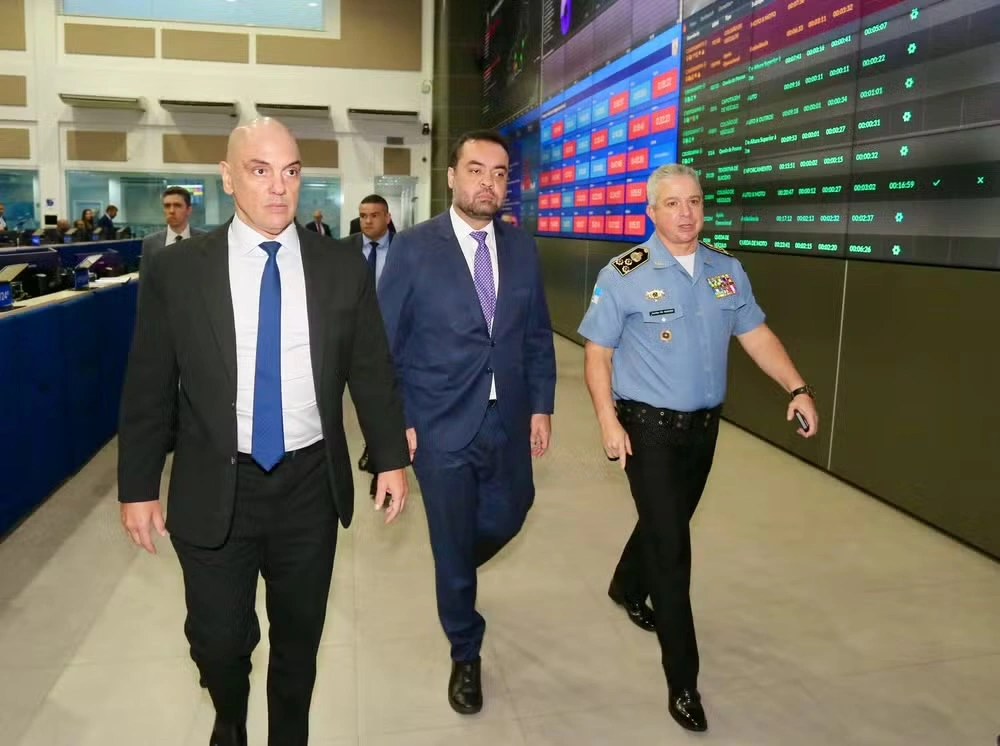 Alexandre Moraes, Cláudio Castro e coronel Menezes no Centro de Comando e Controle
