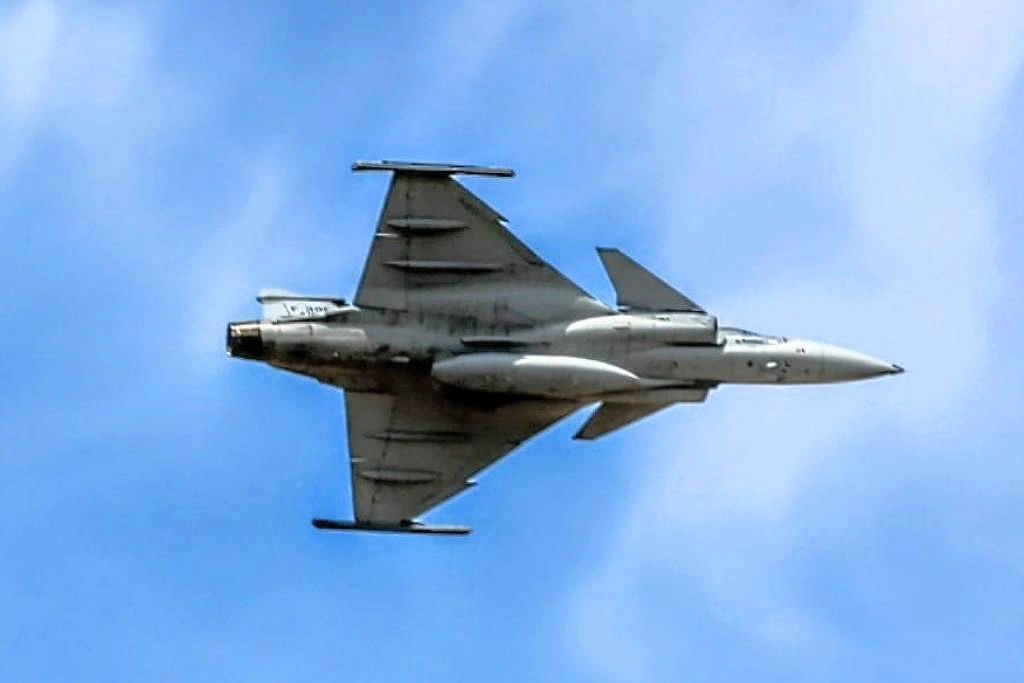 Caça F-39 Gripen, da FAB, durante apresentação no Domingo Aéreo realizado no dia 28 de setembro no Pama (Parque de Materiais Aeronáuticos), da Força Aérea Brasileira, ao lado do aeroporto Campo de Marte, em Santana, zona norte de São Paulo; evento reuniu mais de 200 mil pessoas