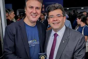 Camilo Santana e Rafael Fonteles na entrega da no CNDB (Foto: Gabriel Paulino)