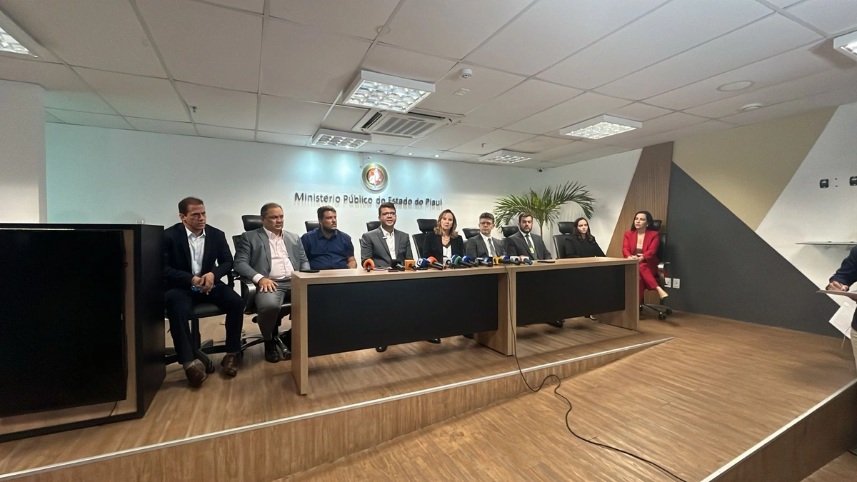 Coletiva com parte das autoridades envolvidas na Operação Carbono Oculto (86)