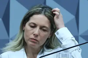 Decisão de André Mendonça autoriza que Thaísa Hoffmann Jonasson cumpra a medida em casa, com tornozeleira eletrônica e restrições de contato (Foto: Metropoles)