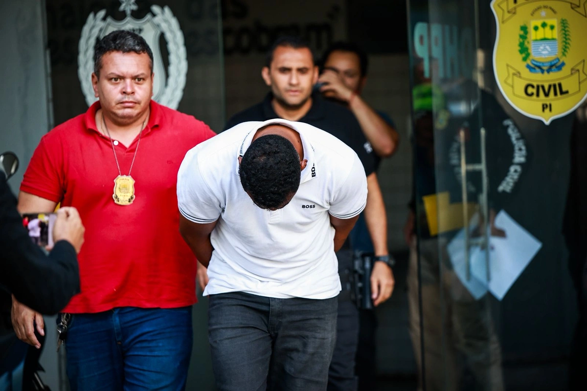 Erisvaldo da S. Carvalho, de 27 anos suspeito de assassinato