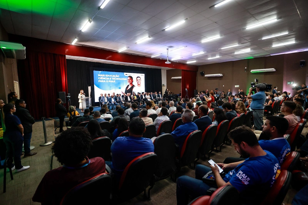 Evento de assinatura do novo curso de medicina da UFPI em Floriano