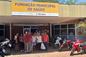 Familías denunciam descaso da FMS (Foto: Mikaela Ramos)