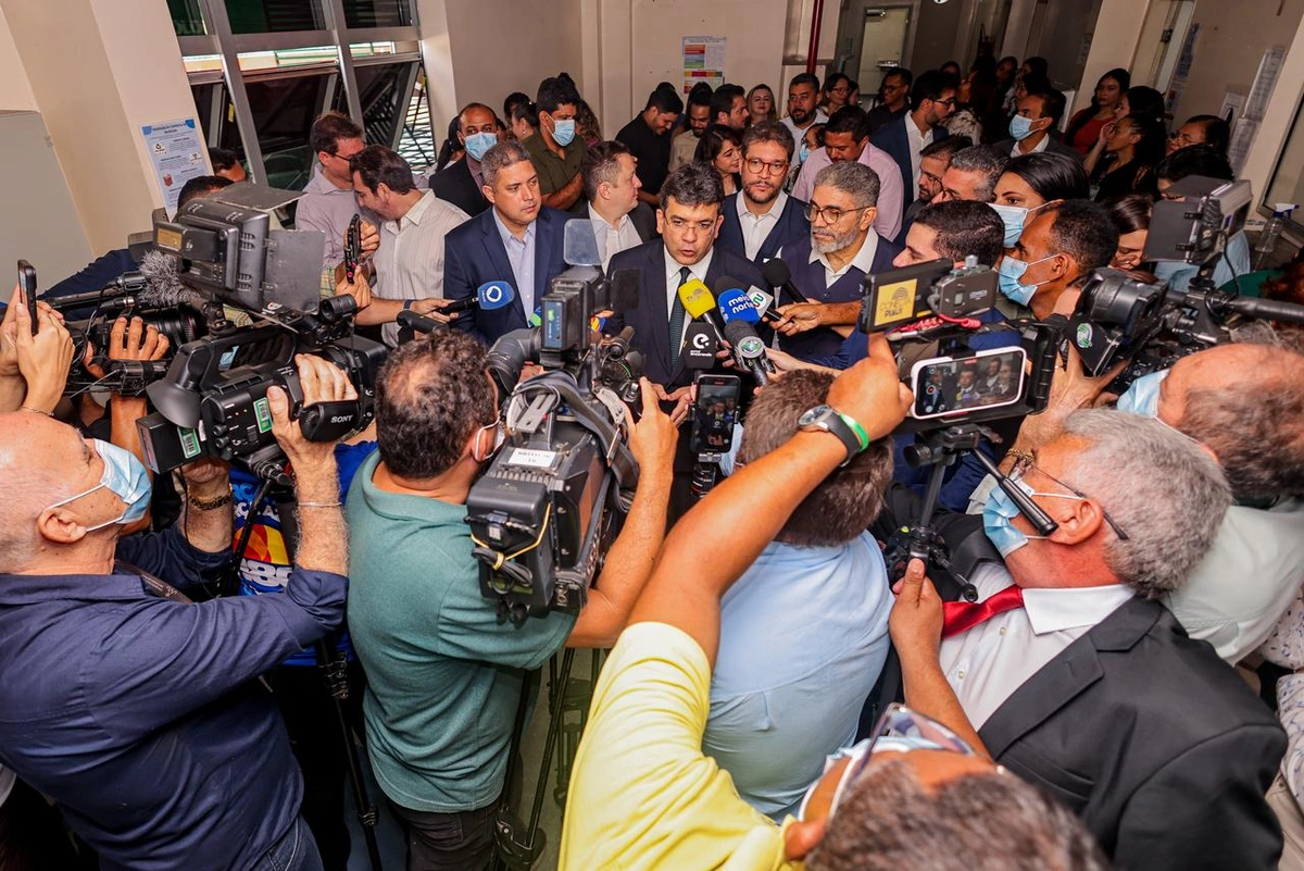 Governador Rafael Fonteles em coletiva no Hospital Natan Portela