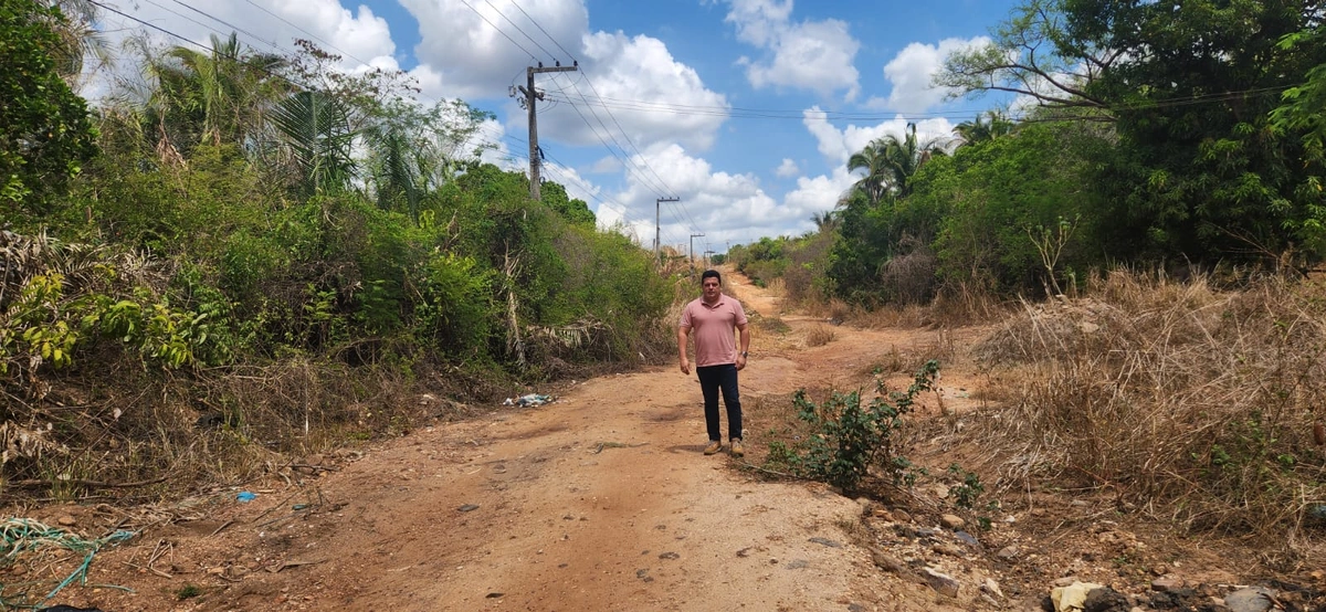 Gustavo pela Cidade no que é pra ser a Rua Amadeus Paulo