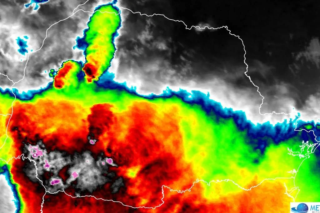 Imagem de satélite mostra formação de ciclone em região do Paraná; município de Rio Bonito do Iguaçu foi atingido por tornado na sexta (7)
