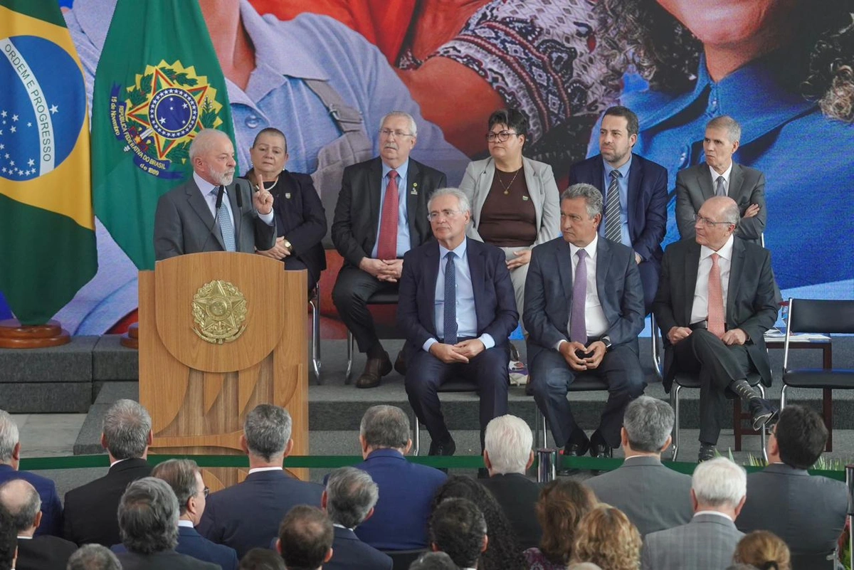 Lula sanciona lei de isenção do IR