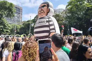 Manifestação na avenida Paulista a favor da prisão de Bolsonaro (Foto: Clayton Castelani)
