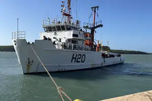 Navio hidrográfico da Marinha do Brasil (Foto: Porto Piauí)
