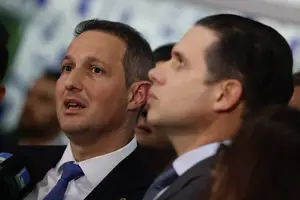 O deputado e secretário de Segurança de SP, Guilherme Derrite, e o presidente da Câmara dos Deputados, Hugo Motta, durante entrevista coletiva para falar do projeto de lei contra o crime organizado (Foto: Pedro Ladeira)