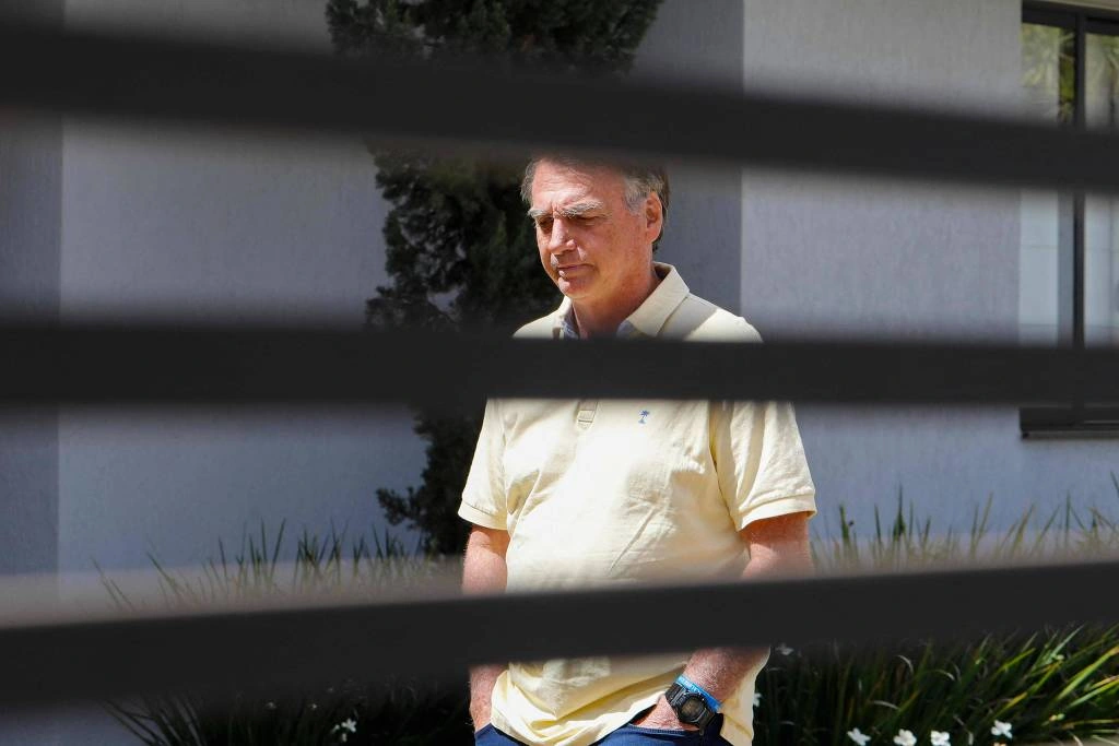 O ex-presidente Jair Bolsonaro (PL) em casa, em novembro, onde cumpria prisão domiciliar