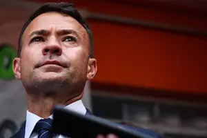 O vice-prefeito Mello Araujo durante visita a uma escola na zona leste da capital paulista (Foto: Zanone Fraissat)