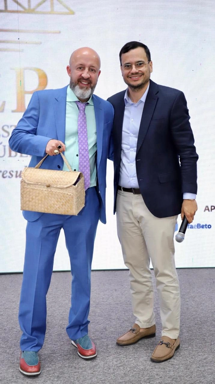 Poesia e gestão em foco: Fabrício Carpinejar emociona no 2º dia do CIEP em Teresina