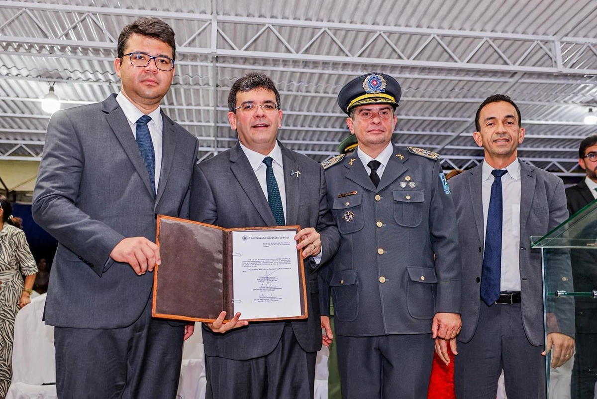 Rafael Fonteles promove 347 policiais e celebra marca histórica de mais de 4 mil promoções na PM em apenas três anos