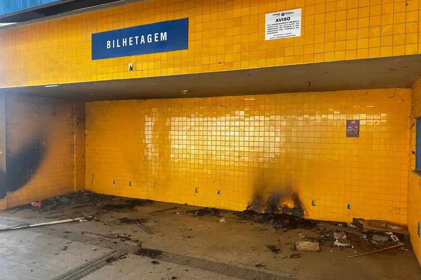 Terminal de Integração de uma das zonas de Teresina em processo de depredação