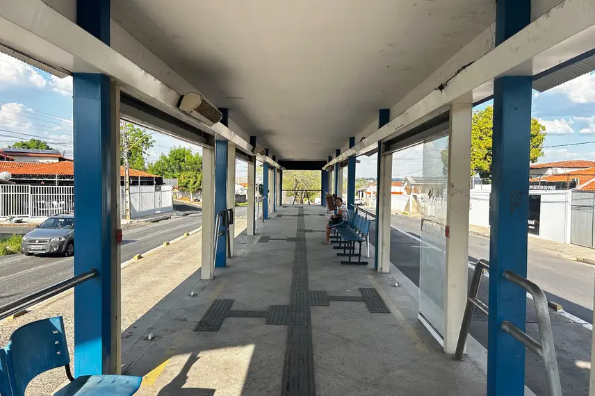 Uma das várias estações abandonadas em Teresina