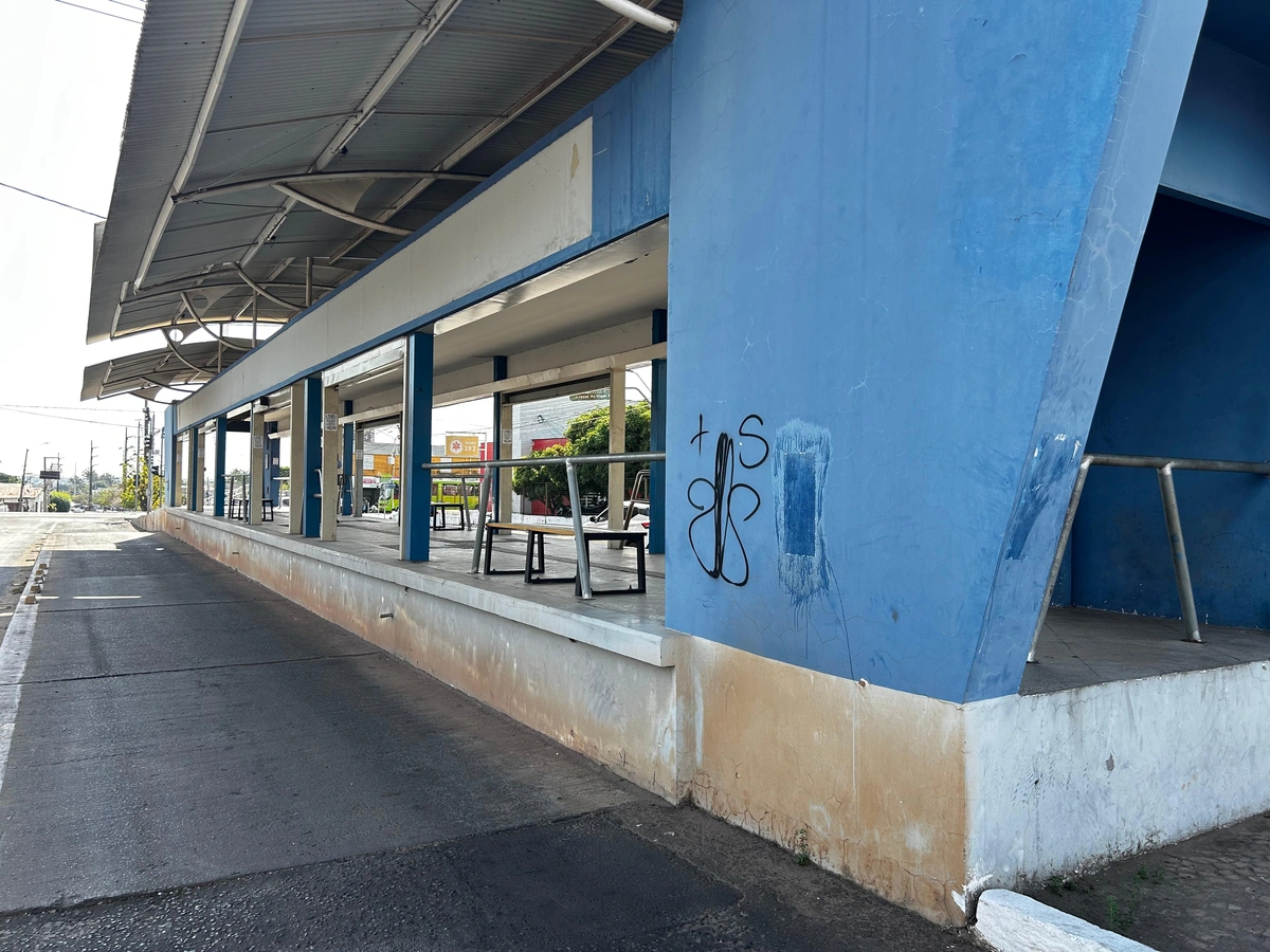 Uma das várias estações abandonadas em Teresina