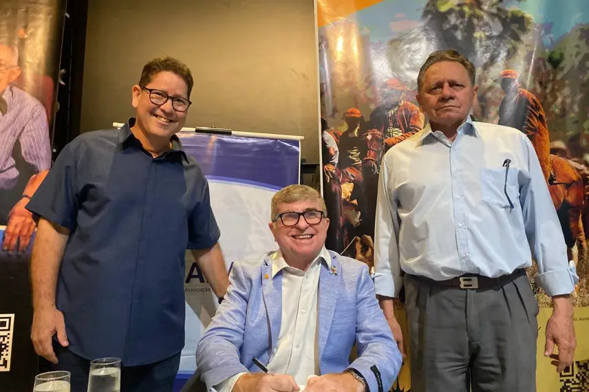 A Livraria Entrelivros foi palco, em noite prestigiada, do lançamento do livro “Conceito de Justiça em Paul Ricoeur: o sentido ético do ato de julgar”, de autoria do advogado da União Ricardo Resende de Araújo. O evento reuniu colegas da Advocacia-Geral da União do Piauí e de Brasília, além de advogados, professores, membros do Ministério Público e integrantes do Rotary Club Piçarra.