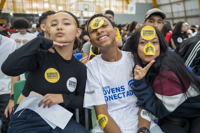 Alunas da escola Zaíra, em Mauá, durante o lançamento da campanha Cidades sem riscos