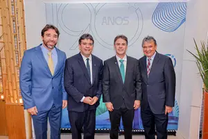 Deputado Marden, Governador Rafael fonteles, Deputado Severo e o Ministro Wellington Dias (Foto: Gabriel Paulino)