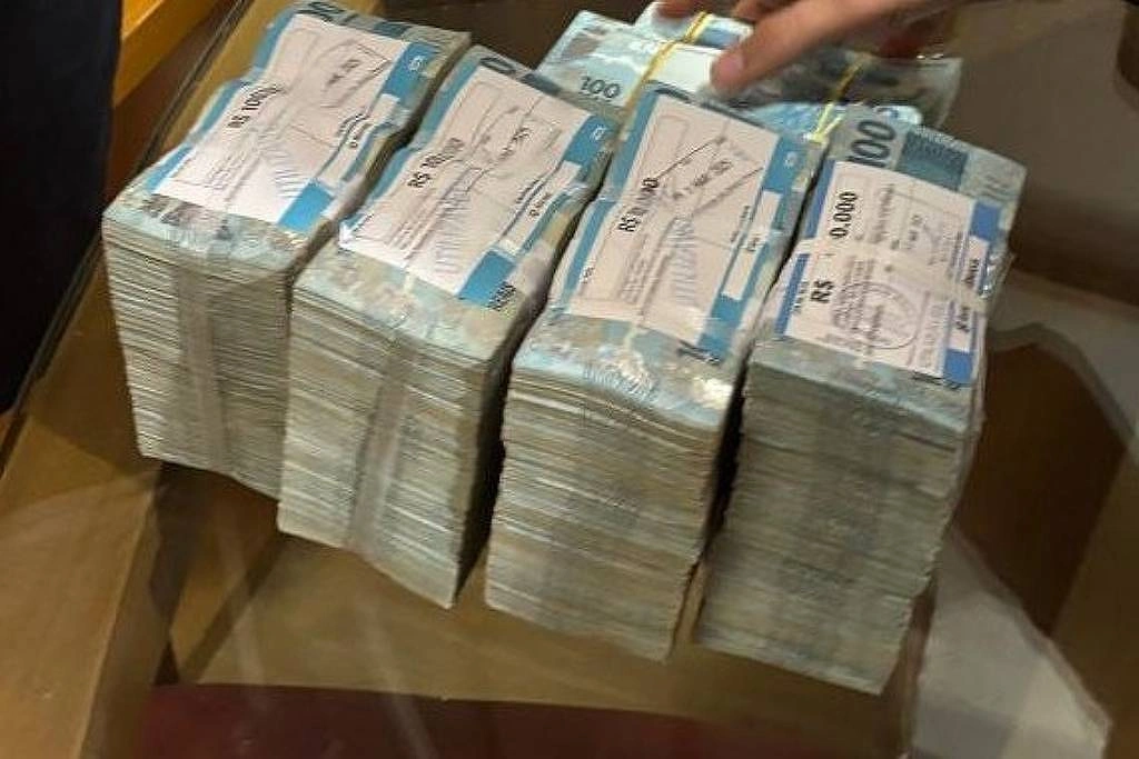 Dinheiro apreendido na casa do deputado Sóstenes Cavalcante (PL-RJ), alvo de operação da PF