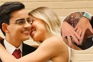 Dudu Camargo dá aliança de namoro a Saory Cardoso (Foto: Reprodução)