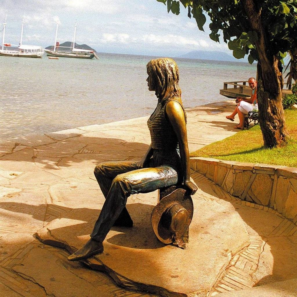 Estátua da atriz Brigitte Bardot, em Búzios, no Rio de Janeiro