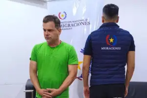Ex-diretor da Polícia Rodoviária Federal Silvinei Vasques em custódia da Direção Nacional de Migrações no Paraguai (Foto: Governo paraguaio)