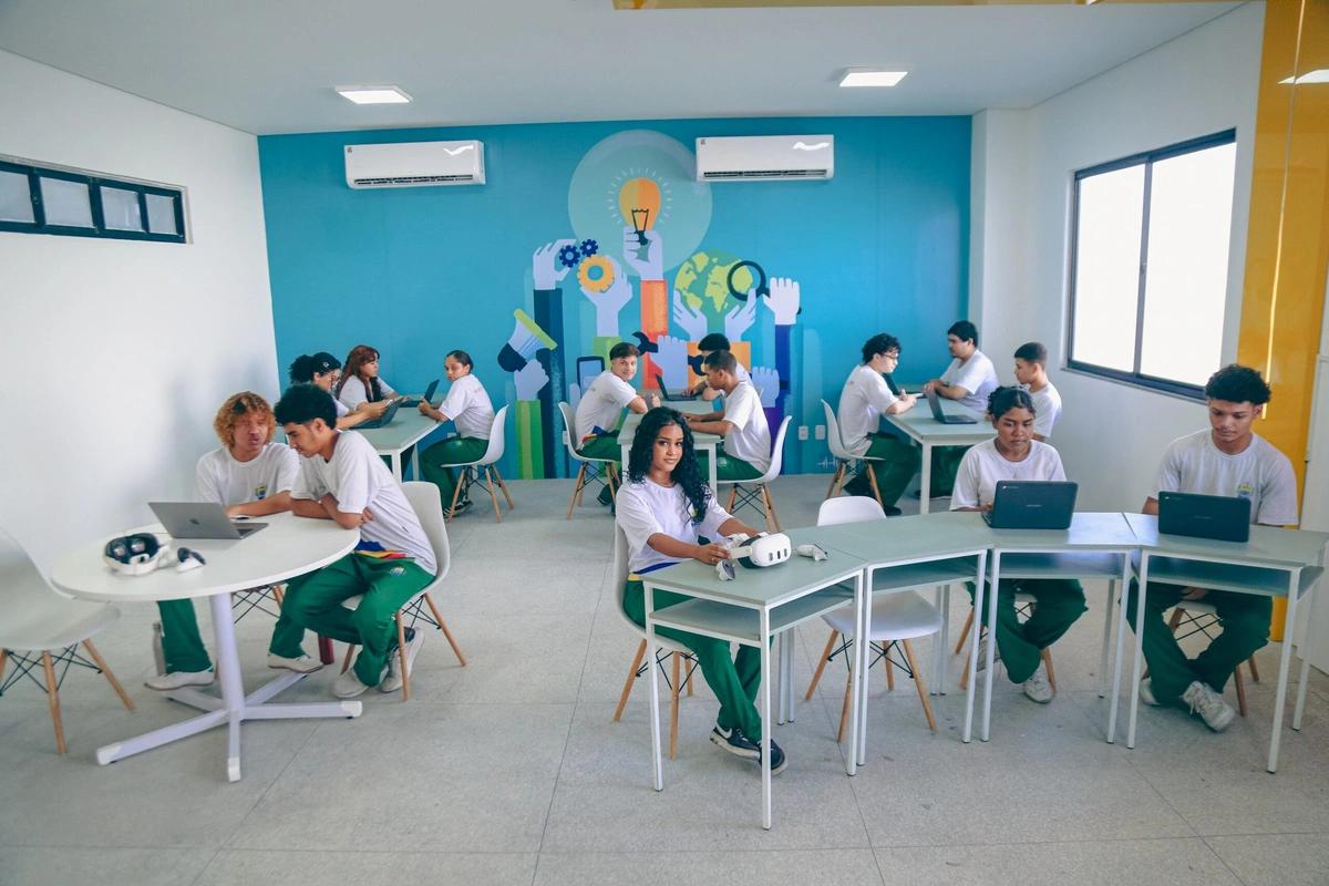 Governador inaugura Escola de Tecnologia em Teresina