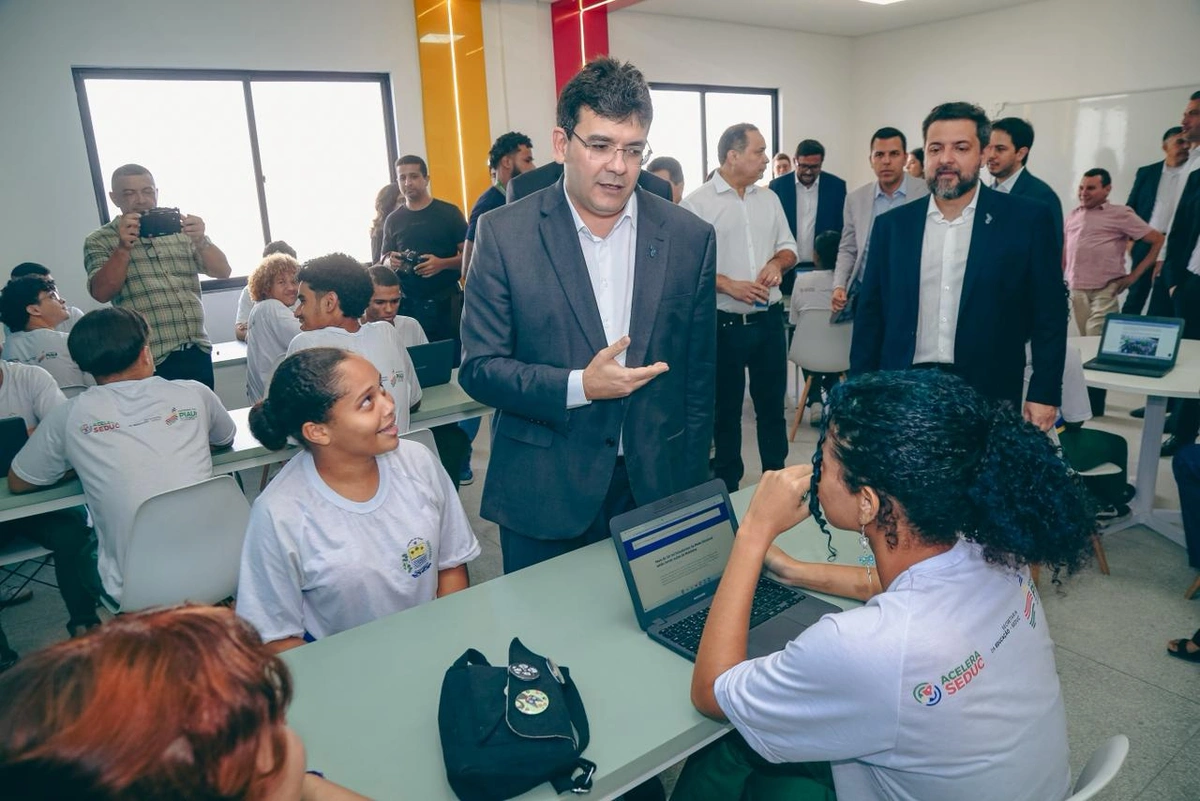 Governador inaugura Escola de Tecnologia em Teresina