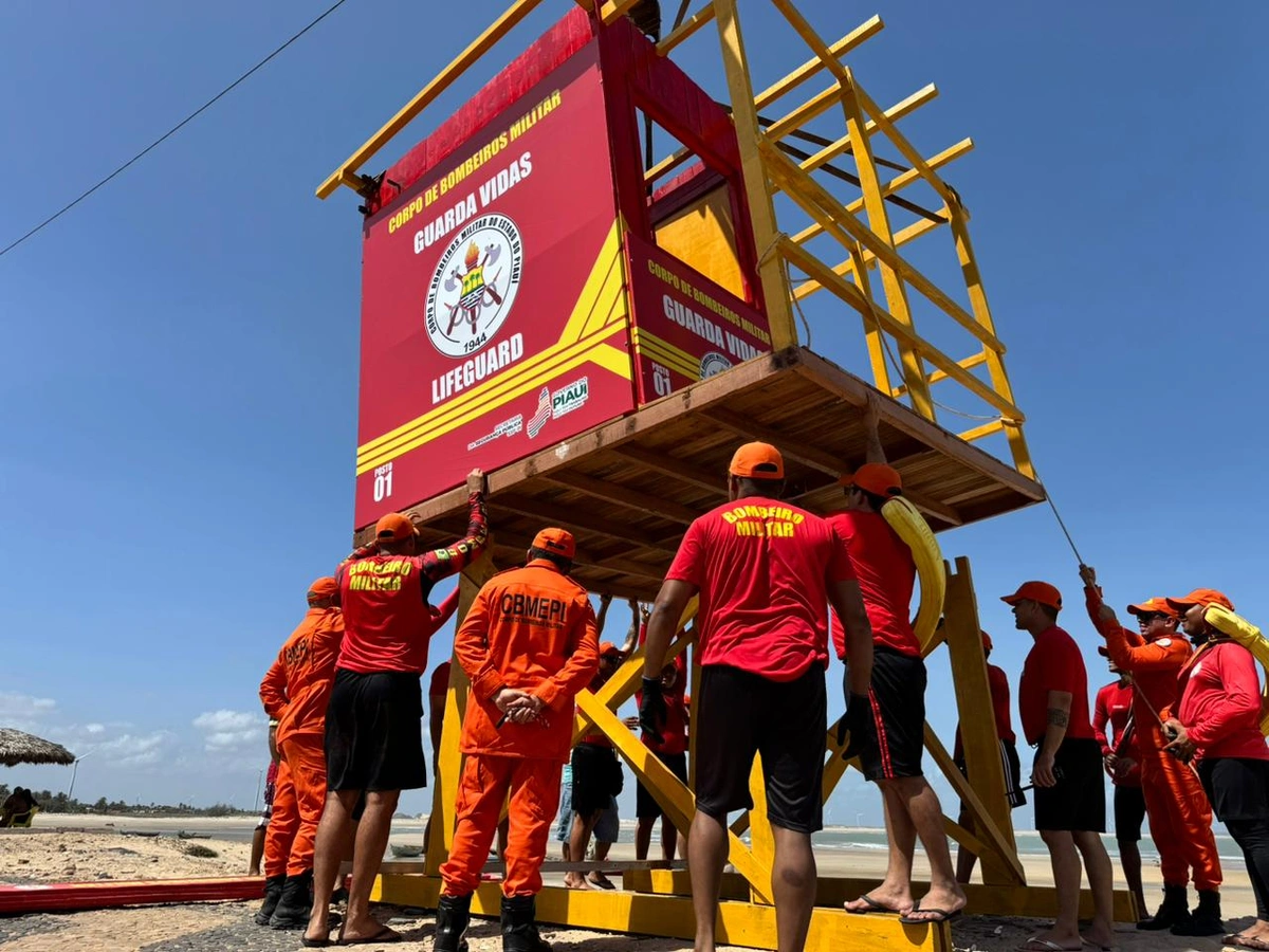 Governo do Estado instala primeiro posto de guarda-vidas em praia do Piauí