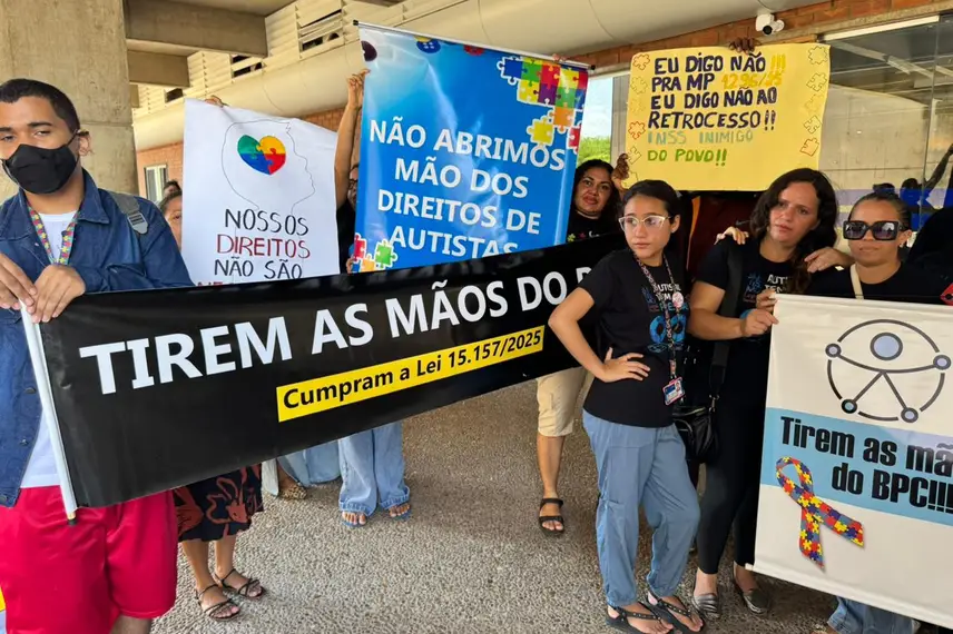Mães atípicas protestam na Alepi contra cortes no BPC e cobram apoio ao PL que impede suspensões abusivas