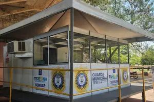 Ponto base da Guarda Municipal de Teresina na Avenida Raul Lopes em baixo da ponte estaiada (Foto: Revista40graus)