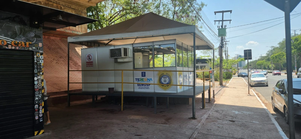 Ponto base da Guarda Municipal de Teresina na Avenida Raul Lopes em baixo da ponte estaiada