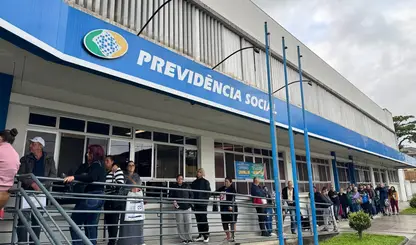 INSS aposta em “leilão do consignado” para colocar bancos na disputa — e o aposentado no comando