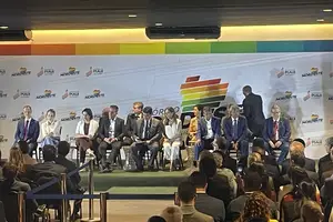 Rafael Fonteles e demais governadores e representantes durante o Consórcio Nordeste (Foto: Ailton Oliveira/Revista40graus)