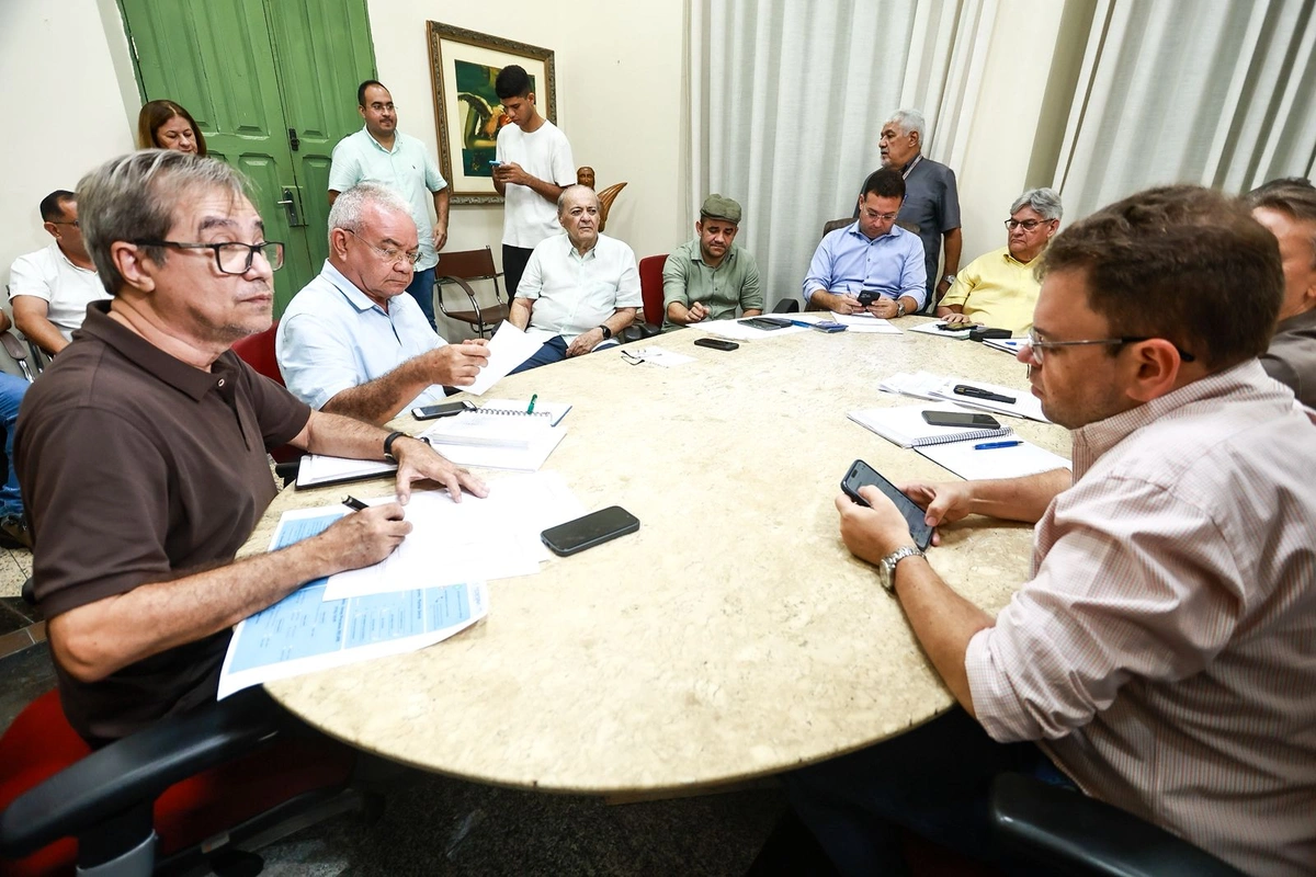 Reunião na prefeitura de Teresina sobre a questão do lixo