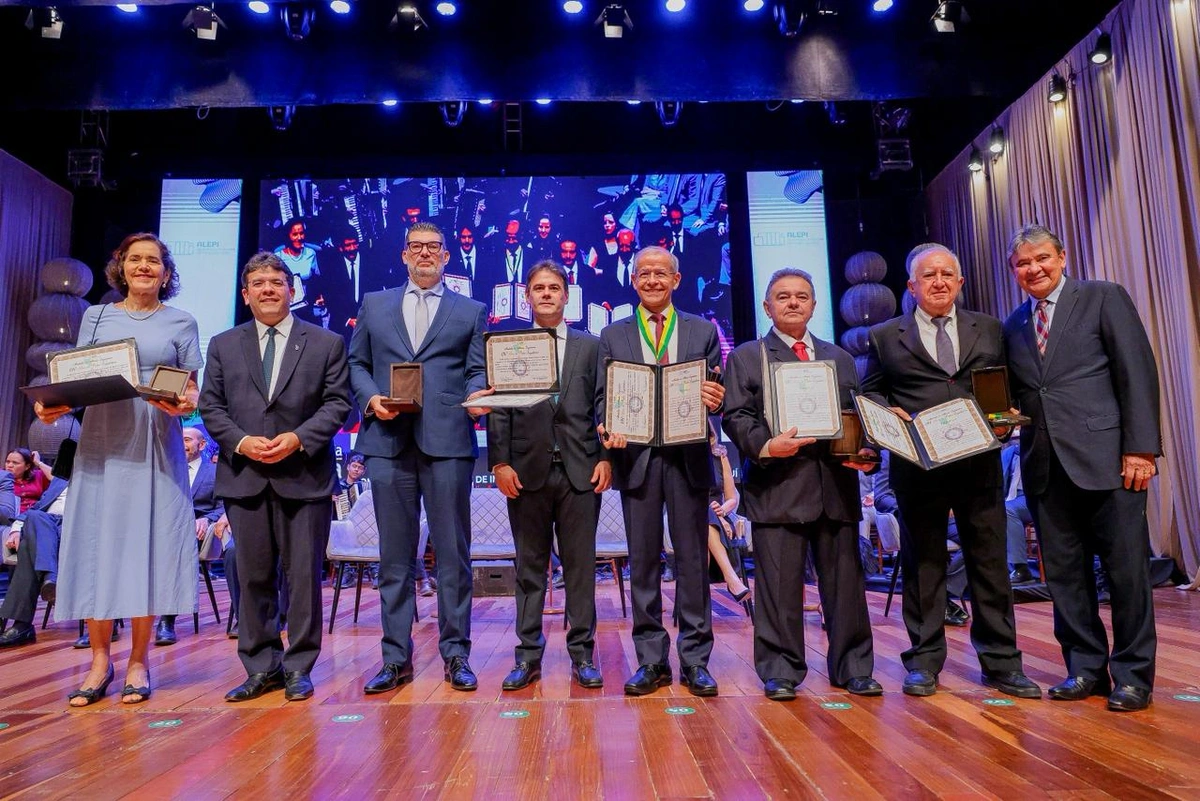 Sessão solene dos 190 da ALEPI