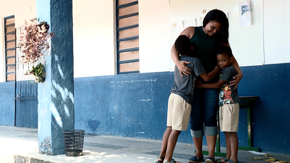 Sílvia e filhos autistas